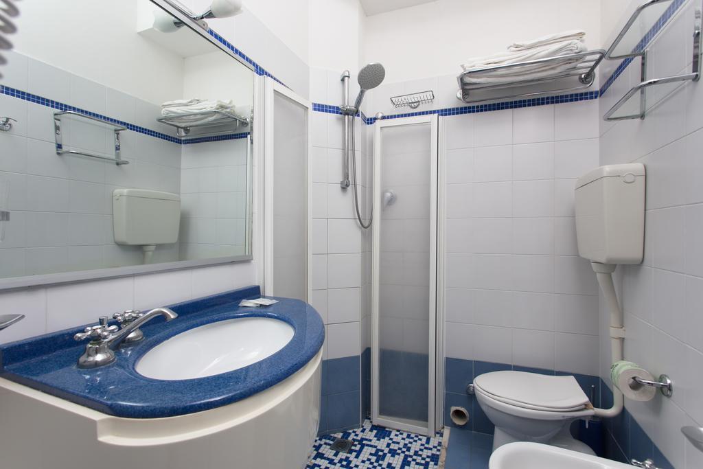 Hotel New Castle Cesenatico Camera foto
