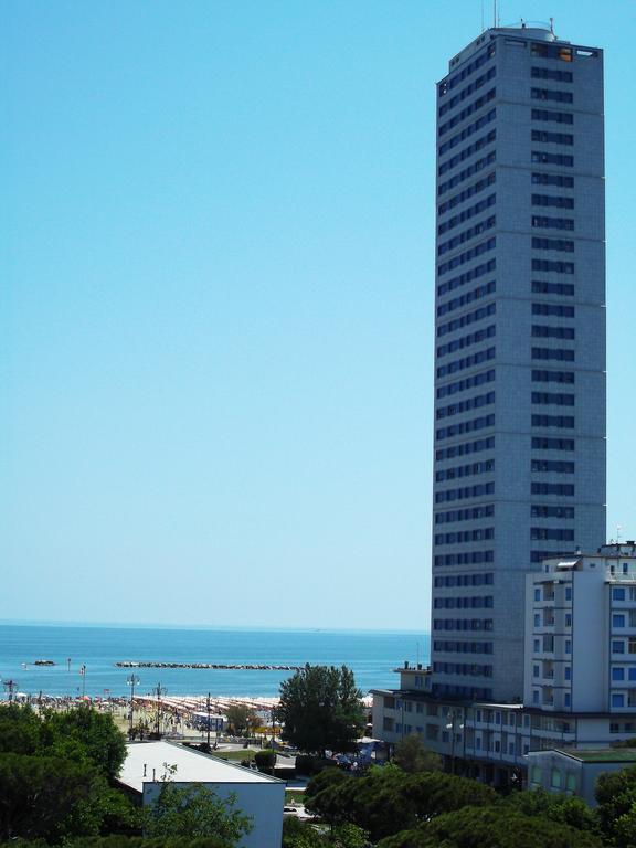 Hotel New Castle Cesenatico Esterno foto