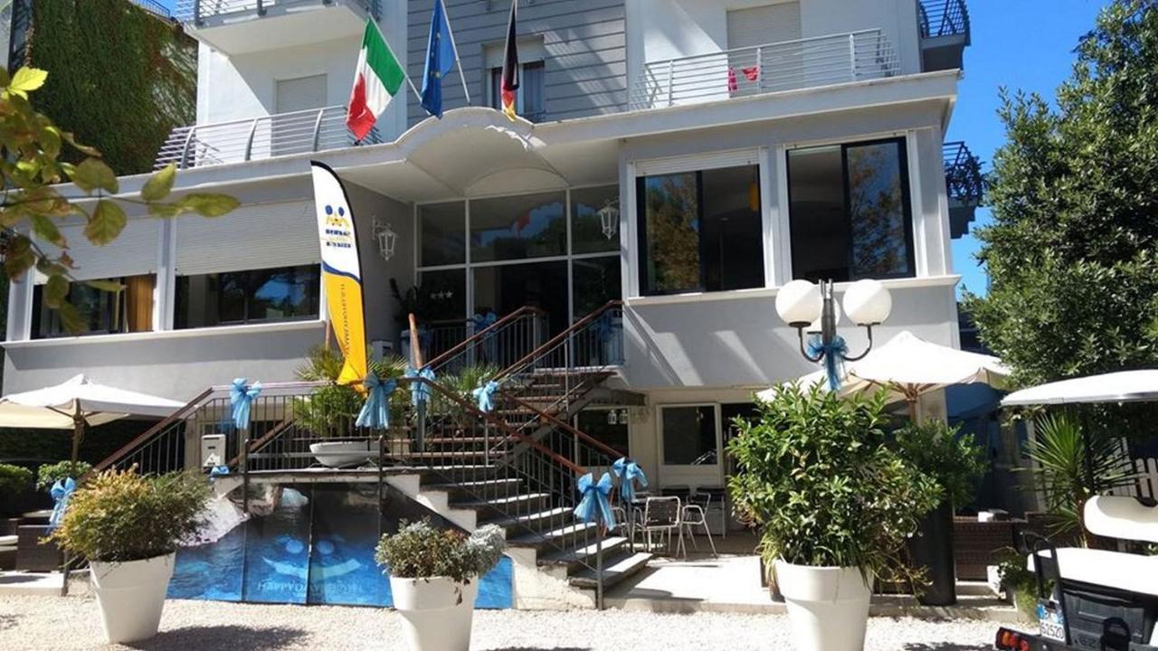 Hotel New Castle Cesenatico Esterno foto