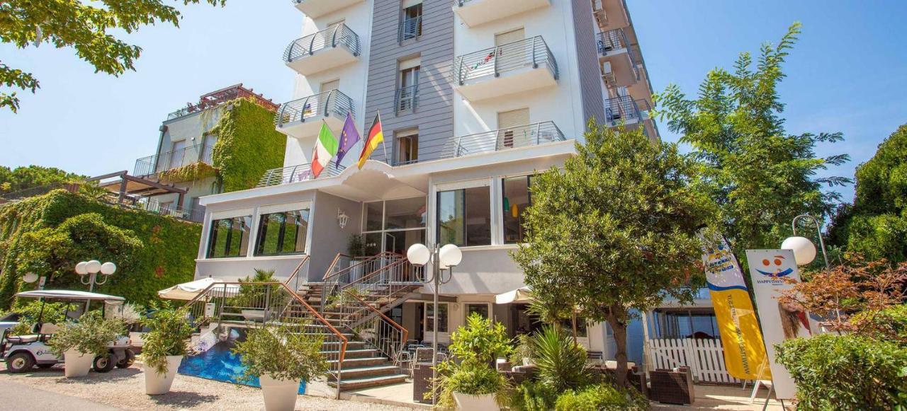Hotel New Castle Cesenatico Esterno foto
