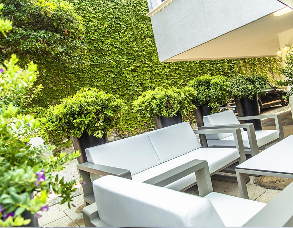 Hotel New Castle Cesenatico Esterno foto