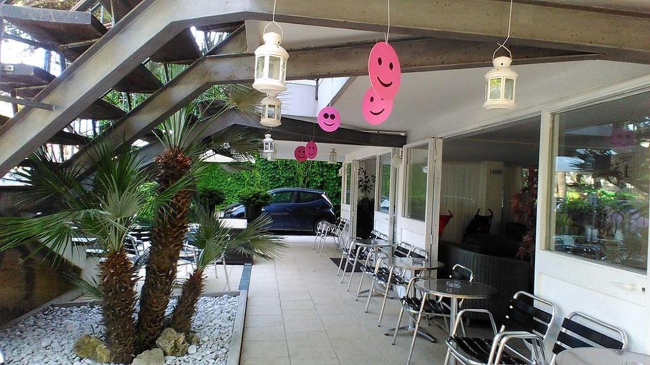 Hotel New Castle Cesenatico Esterno foto
