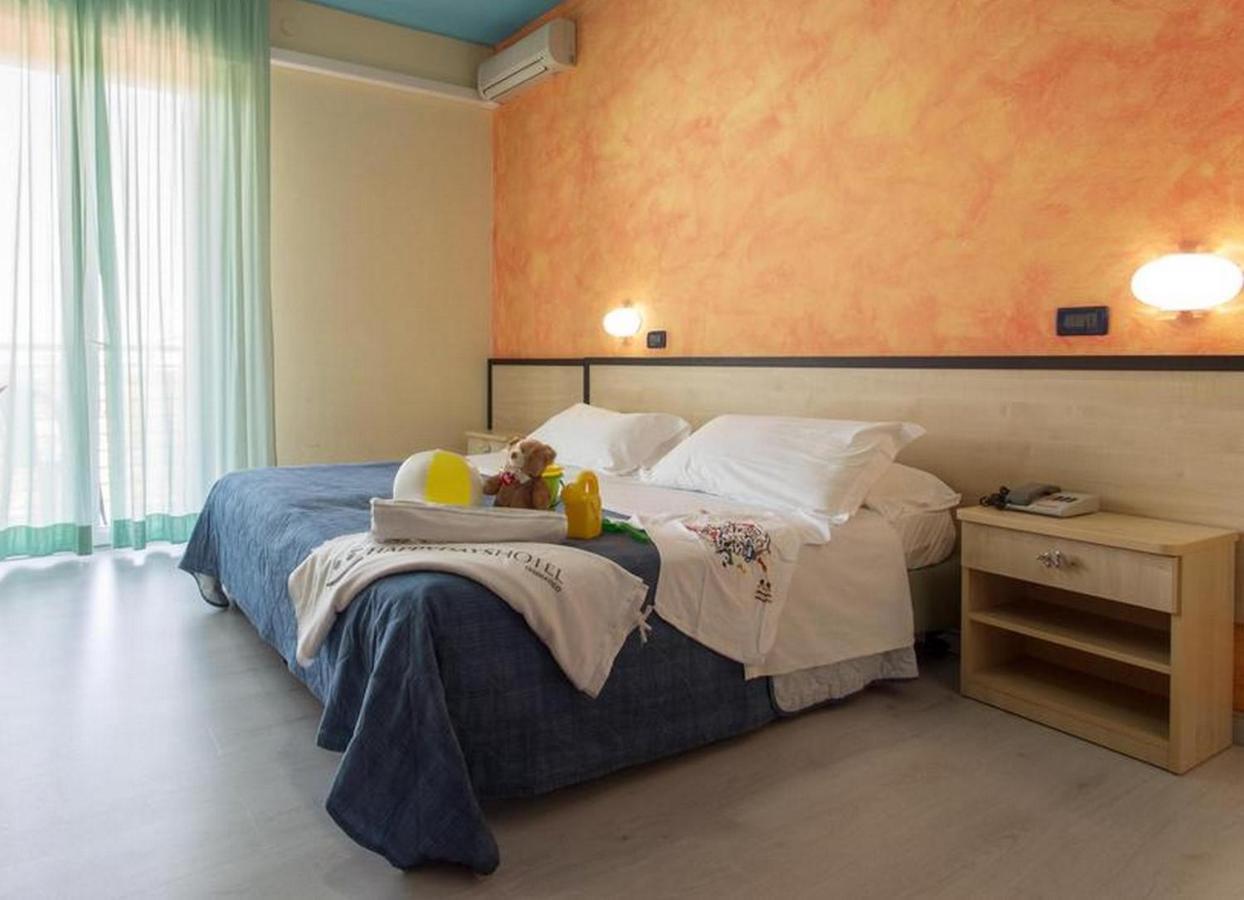 Hotel New Castle Cesenatico Esterno foto