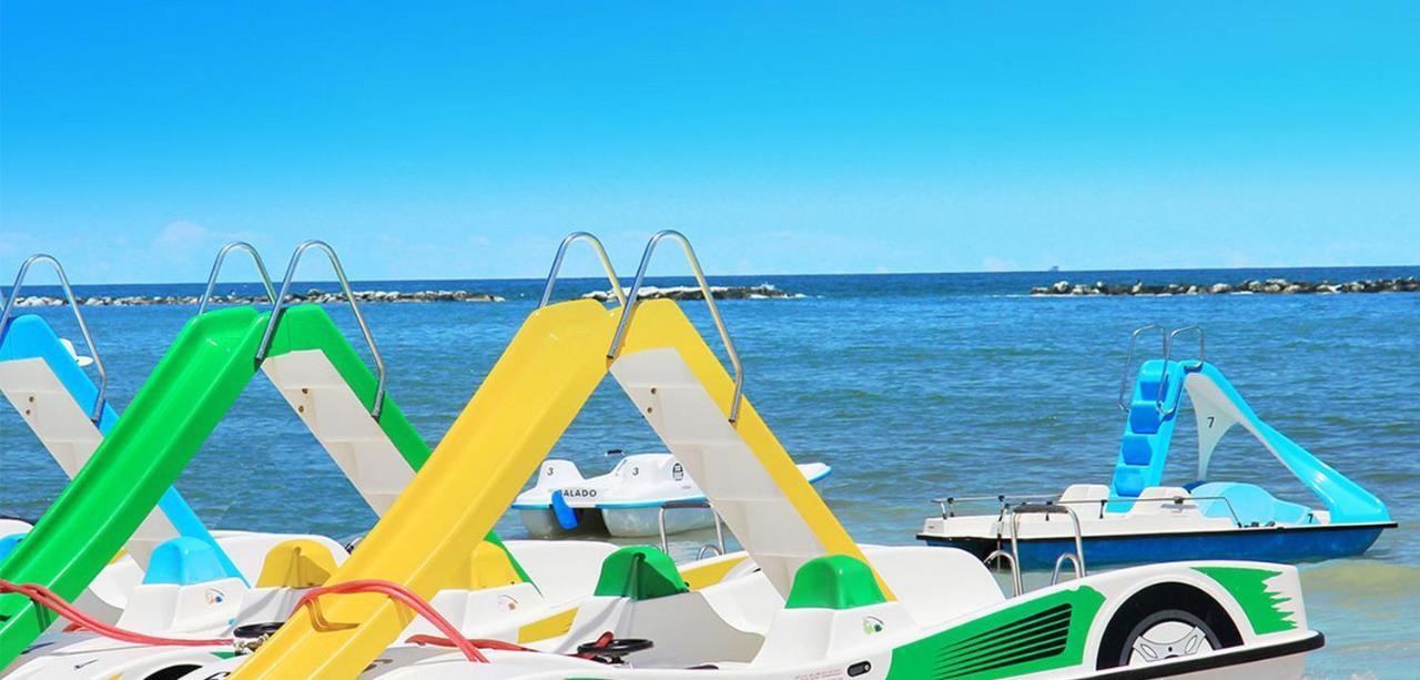 Hotel New Castle Cesenatico Esterno foto